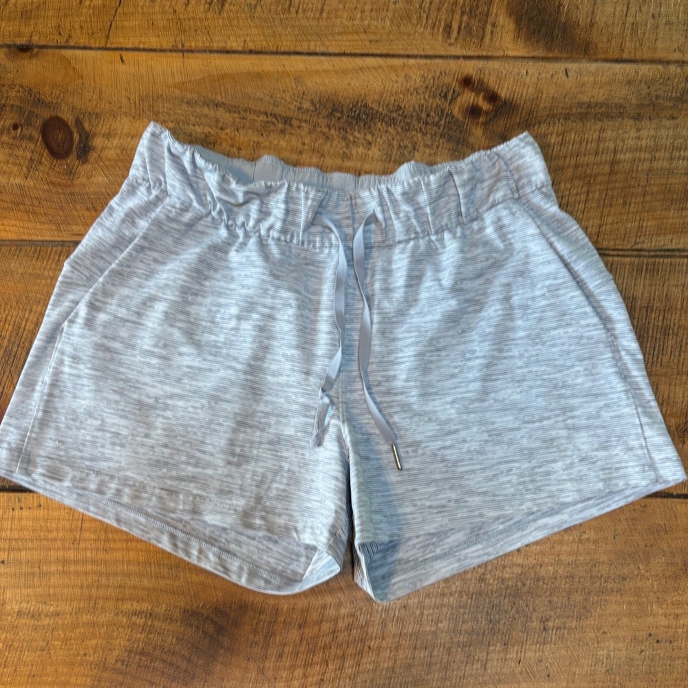 Lululemon Womens On The Fly Short Ice Grey Drawstring Elastic Waist Pockets 8